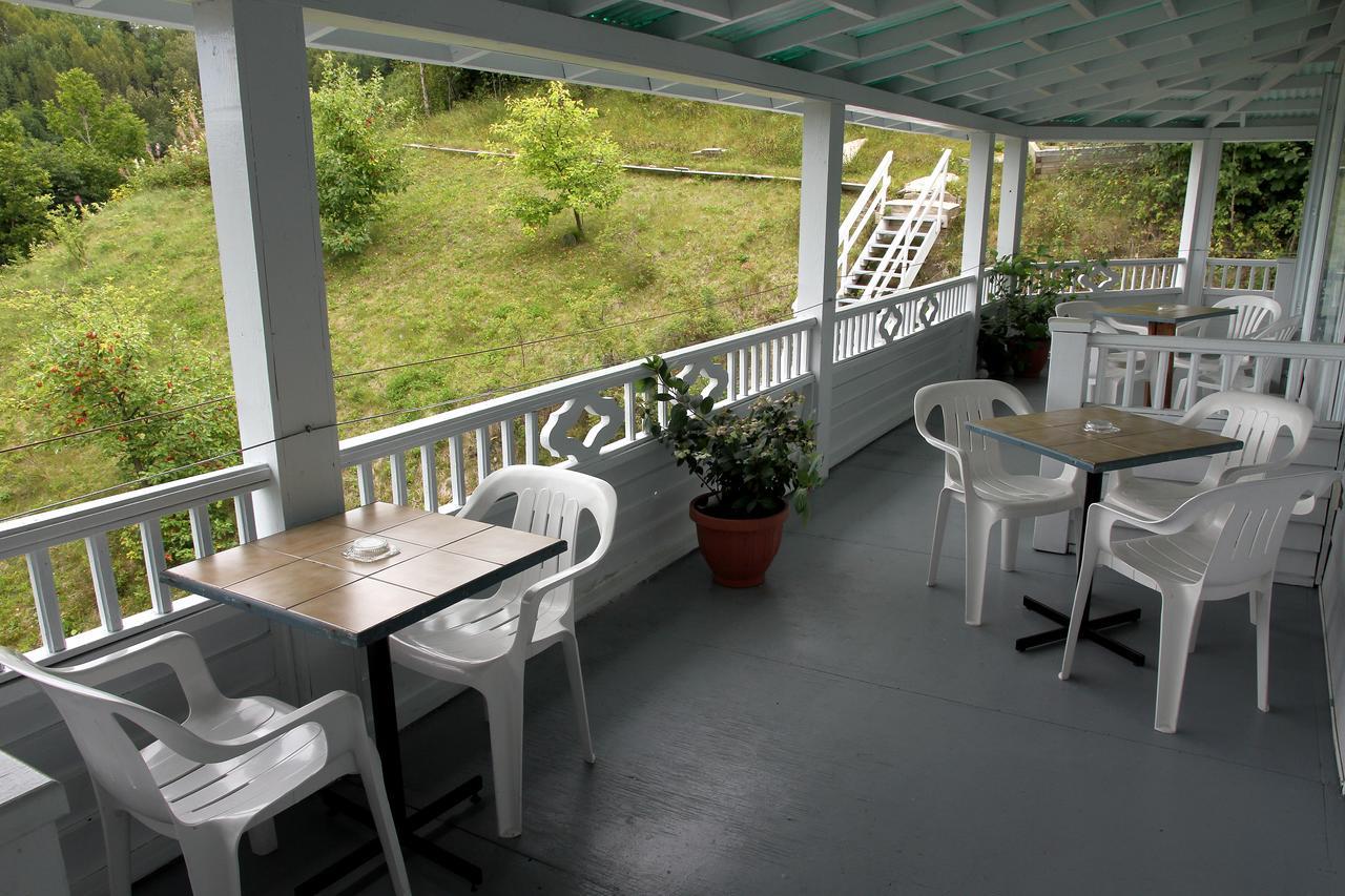 Auberge Des Cevennes L'Anse-Saint-Jean Exterior photo